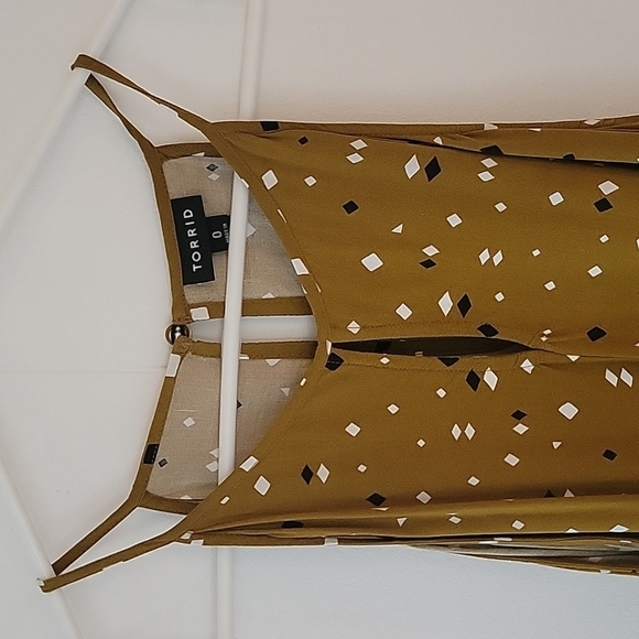 Torrid Tank Top - Picture 3 of 9